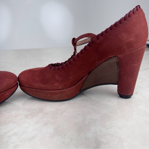 John Fluevog Gertrude Burnt Orange Suede T Strap Heels 9 - Picture 11 of 11
